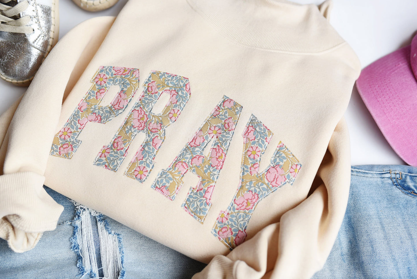 Pray Mockneck Applique